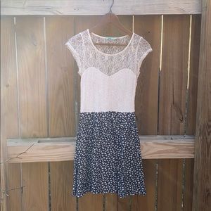 Kimchi Blue lace and floral dress 💐